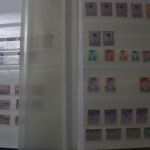 Briefmarken Posten, 12 Alben mit Marken aus vielen Ländern