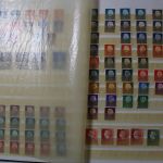 Briefmarken Posten, 12 Alben mit Marken aus vielen Ländern