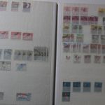 Briefmarken Posten, 12 Alben mit Marken aus vielen Ländern