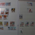 Briefmarken Posten, 12 Alben mit Marken aus vielen Ländern