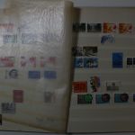 Briefmarken Posten, 12 Alben mit Marken aus vielen Ländern