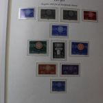 Briefmarken Posten, 13 Alben mit Marken aus vielen Ländern