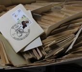 Briefmarken-Posten in 2 Umzugskartons, insgesamt 47 KG!!!