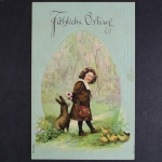 Fröhliche Ostern, Mädchen mit Osterei, Hase, Küken, Prägekarte