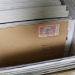 Briefe-, Karten-, Ganzsachen-Posten, großer Karton voll Material