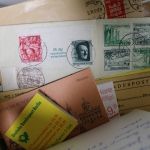 Briefe-, Karten-, Ganzsachen-Posten, großer Karton voll Material