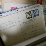 Briefe-, Karten-, Ganzsachen-Posten, großer Karton voll Material