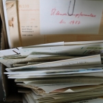 Briefe-, Karten-, Ganzsachen-Posten, großer Karton voll Material