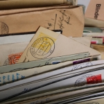 Briefe-, Karten-, Ganzsachen-Posten, großer Karton voll Material