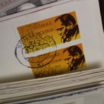 Briefe-, Karten-, Ganzsachen-Posten, großer Karton voll Material