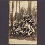 Musikergruppe im Wald