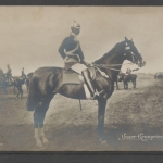 Unser Kronprinz mit Pickelhaube, auf Pferd