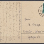 Zwei Mädchen mit Blumenstrauß senden herzlichen Glückwunsch zum Geburtstag