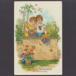 Zwei Mädchen mit Blumenstrauß senden herzlichen Glückwunsch zum Geburtstag