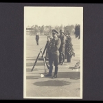 Wehrmachtsoffizier u. Soldat bei der Rast, Fotoansichtskarte
