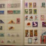 Briefmarken Ausland-Posten, Karton voller Alben