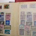 Briefmarken Ausland-Posten, Karton voller Alben