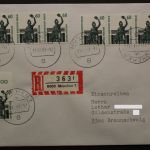 Berlin, MiNr. 795 A, zwei Dreierstreifen auf R-Brief