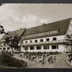 Winterberg-Astenberg, Kinder vor der Jugendherberge