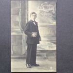 Herzlichen Glückwunsch zur Konfirmation, Junge mit Bibel