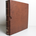 Leuchtturm, brauner Ringbinder "DE"-EXCELLENT mit Schutzkassette