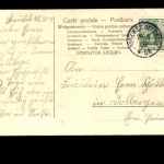 Segelboot mit Blumen geschmückt