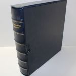 Borek, blauer Ringbinder mit Aufdruck "Deutsches Reich 1933-1945"