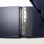 Borek, blauer Ringbinder mit Aufdruck "Deutsches Reich 1933-1945"