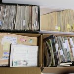 Belege, Karten, Ansichtskarten - großer Karton voll Material