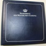 Borek, 2 blaue Ringbinder mit Aufdruck "Numisbriefe der Monarchien Europas"