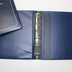 Borek, 2 blaue Ringbinder mit Aufdruck "Numisbriefe der Monarchien Europas"