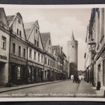 Patschkau/Schlesien, Glatzer Strasse mit Torturm u. alten Giebelhäusern
