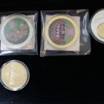 Medaillen-Posten mit 4 Kassetten und 2 Klappalben