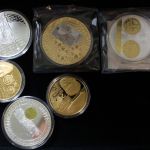 Medaillen-Posten mit 4 Kassetten und 2 Klappalben