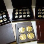 Medaillen-Posten mit 5 Kassetten und 1 Klappalbum