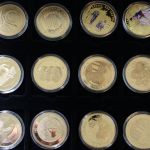 Medaillen-Posten mit 5 Kassetten und 1 Klappalbum