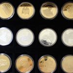 Medaillen-Posten mit 5 Kassetten und 1 Klappalbum