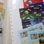 Briefmarken Posten Europa und Übersee in 18 Alben