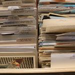 Großer Karton voller Ansichtskarten, alles Motive und Ausland