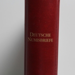 Borek, roter Ringbinder mit Aufdruck "Deutsche Numisbriefe"