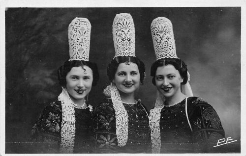 Frankreich Joli trio de Bigoudennes ngl 198.103