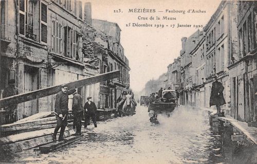 Frankreich Meziers Faubourg d`Archet Crue de la Meuse ngl 198.155