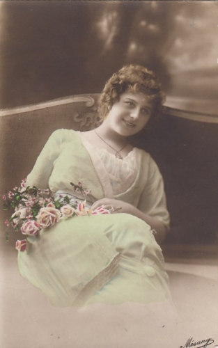 Dame mit Rosenstrauß ngl F9065