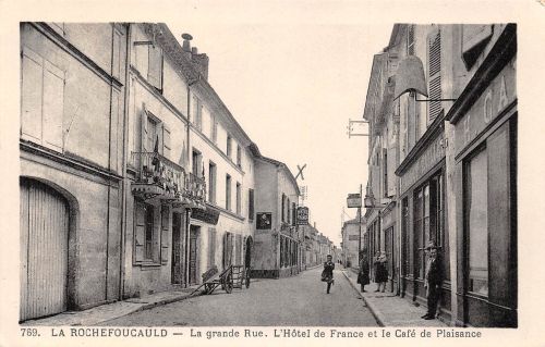 Frankreich 16 La Rochefoucauld La grande Rue… ngl 198.198