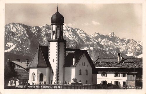 Wallgau Kirche mit Wettersteingruppe gl1937 199.597