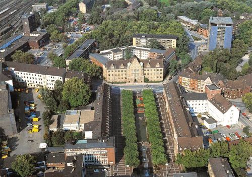 Oberhausen Friedensplatz mit Amtsgericht ngl 300.413