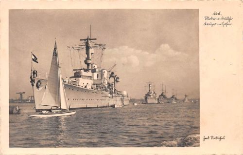 Seefahrt Kiel Kreuzer im Hafen gl1932 300.603