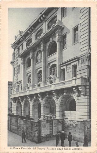 Italien Udine Facciata del Nuovo Palazzo degli Ulüci Cominali ngl 301.745