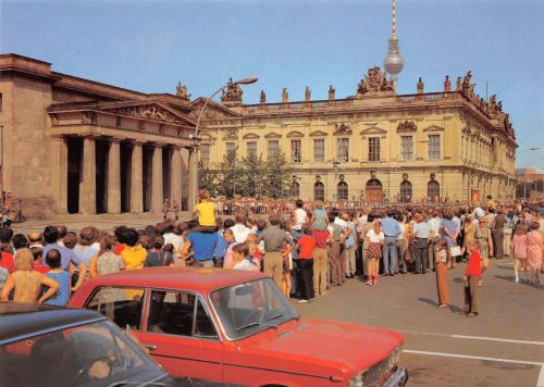 Berlin Mahnmal unter den Linden ngl 302.488