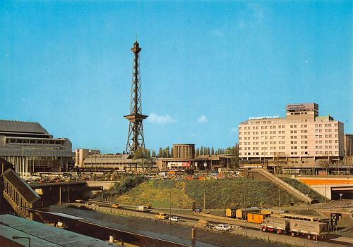 Berlin Messegelände mit Funkturm ngl 302.489